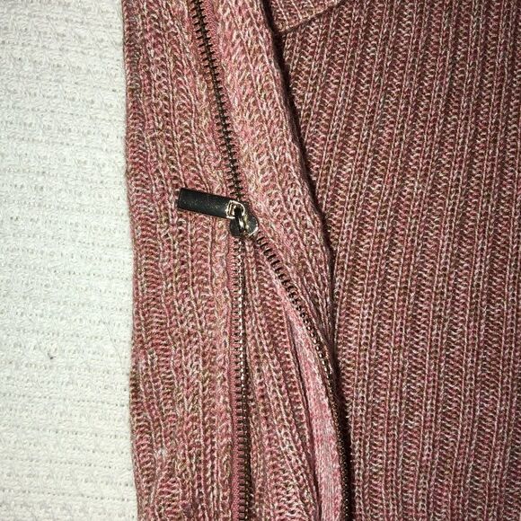 Women’s New York and Company Sweater   - Picture 5 of 8